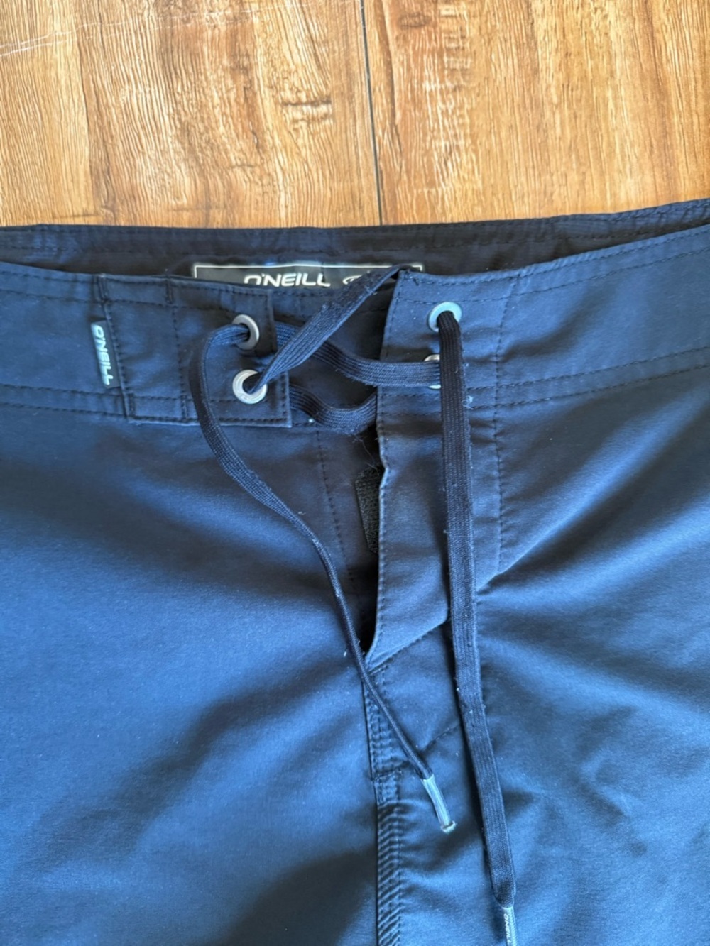 O'Neill Men’s Black Swim Board Shorts Contrast Seams Drawstring Pockets Size 32 - Picture 2 of 10